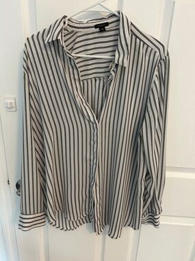 Ann Taylor Black & White Vertical Stripe Button-Front Shirt